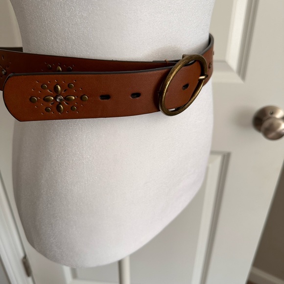 2 Used Cute Belts - Picture 10 of 11